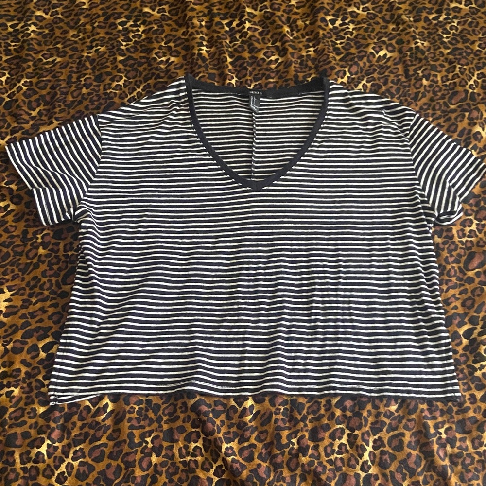 GET 4 $5 😊 Forever 21 Black and White Cropped Striped V-Neck Tee